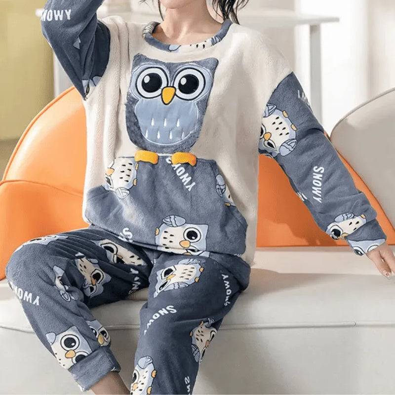 Pijama Feminino Peluciado Cute Animals - Conjunto Com Calça e Moletom Em Pelúcia Plush | Quentinho, Macio e Super Confortável