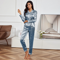 Pijama Feminino Silver Dreams - Conjunto Com Calça e Camisa Longa em Seda Gelo Premium | Toque de Seda Super Confortável