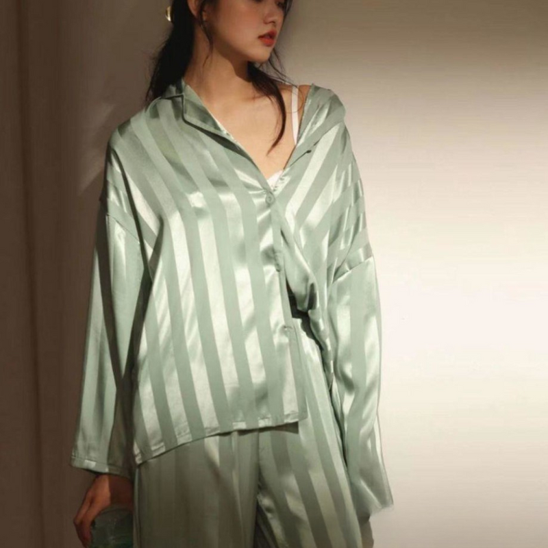 Pijama Feminino Satin Harmony - Conjunto Com Calça e Camisa Longa em Seda Gelo Premium | Toque de Seda Super Confortável