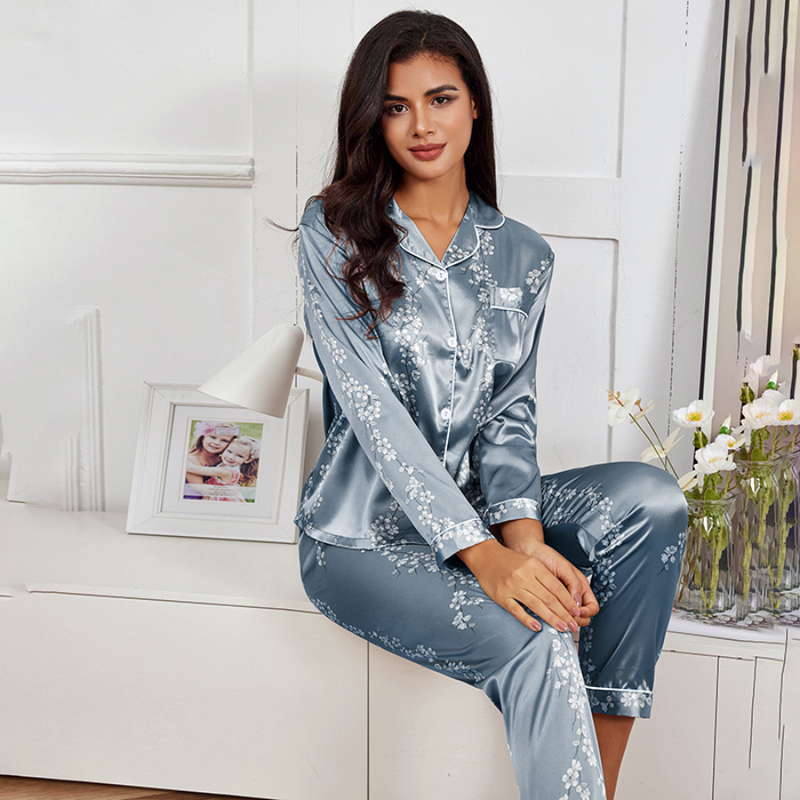 Pijama Feminino Silver Dreams - Conjunto Com Calça e Camisa Longa em Seda Gelo Premium | Toque de Seda Super Confortável