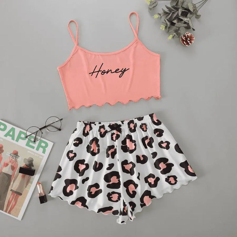 Pijama Feminino Honey Leopard - Conjunto Top Cropped e Shorts Fresquinho LooseFit | Tecido Super Macio e Confortável