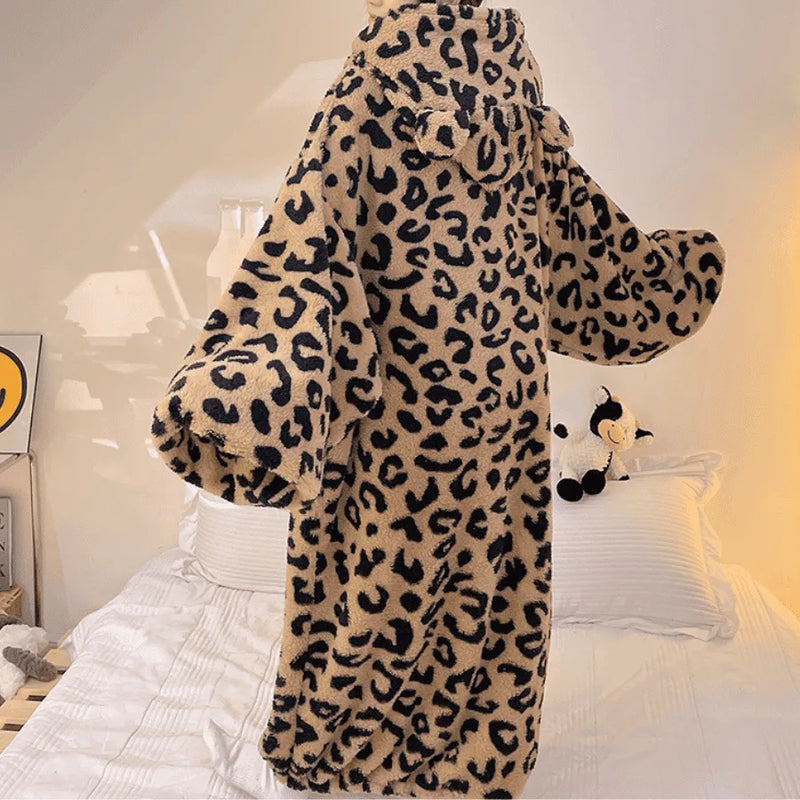 Pijama Feminino LeopardPlush - Pulôver de Pelúcia Com Estampa de Leopardo | Sobretudo de Cobertor Para Ficar Super Confortável Nos Dias Frios