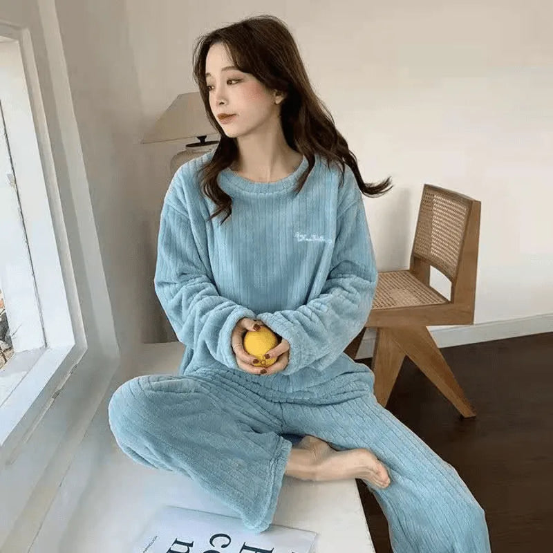Pijama Feminino Peluciado Softy - Conjunto Com Calça e Moletom em Cotelê De Pelúcia Plush | Quentinho, Macio e Super Confortável