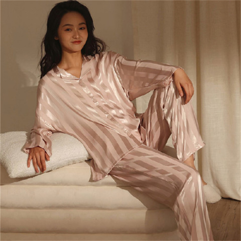 Pijama Feminino Satin Harmony - Conjunto Com Calça e Camisa Longa em Seda Gelo Premium | Toque de Seda Super Confortável
