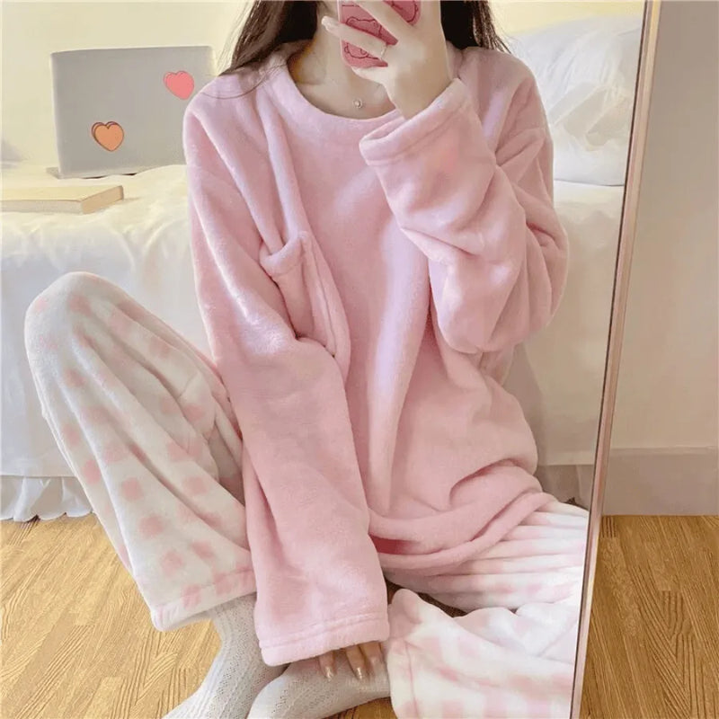 Pijama Feminino Velvet Slumber - Conjunto Com Calça e Camisa Longa Peluciada | Tecido Macio, Confortável e Quentinho