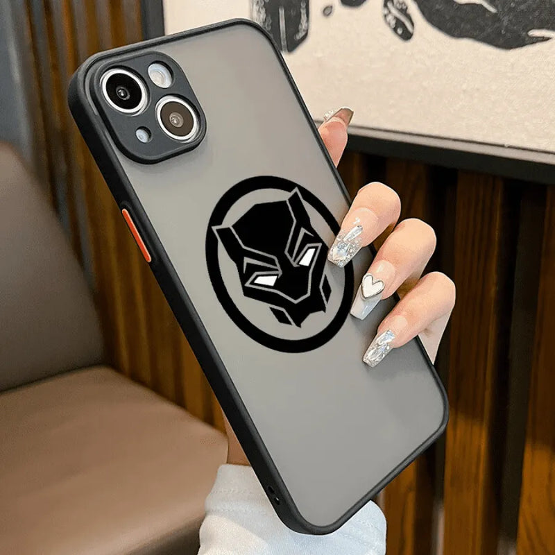 Capinha Iphone Marvel Superheroes Logo Translúcida - Case de Alta Proteção e Resistência