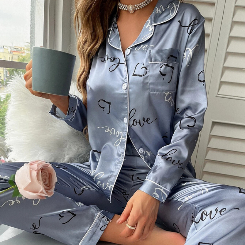 Pijama Feminino Luxe Dreams - Conjunto Com Calça e Camisa Longa em Seda Elástica Premium | Tecido Macio, Leve e Confortável
