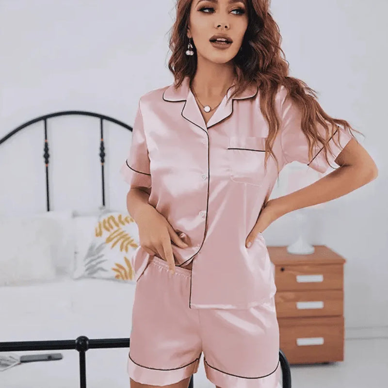 Pijama Feminino LunaLux Conjunto Em Seda Gelo Com Manga Curta e Shorts | Toque De Seda Confortável