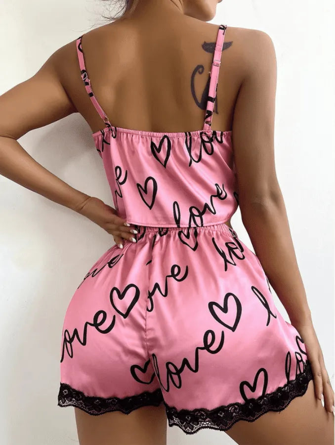 Pijama Feminino Love - Conjunto Top Cropped e Shorts Fresquinho LooseFit Com Detalhes Em Renda | Tecido Super Macio e Confortável