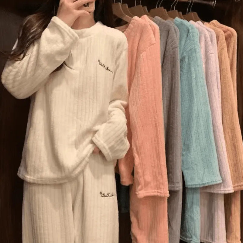 Pijama Feminino Peluciado Softy - Conjunto Com Calça e Moletom em Cotelê De Pelúcia Plush | Quentinho, Macio e Super Confortável