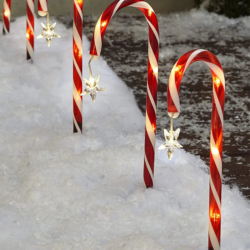 Doces luzes de natal ao ar livre com painel solar