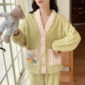 Pijama Feminino de Pelúcia Sunflower Haven Conjunto Casaco e Calça Em Pelúcia Plush | Quentinho, Macio e Super Confortável