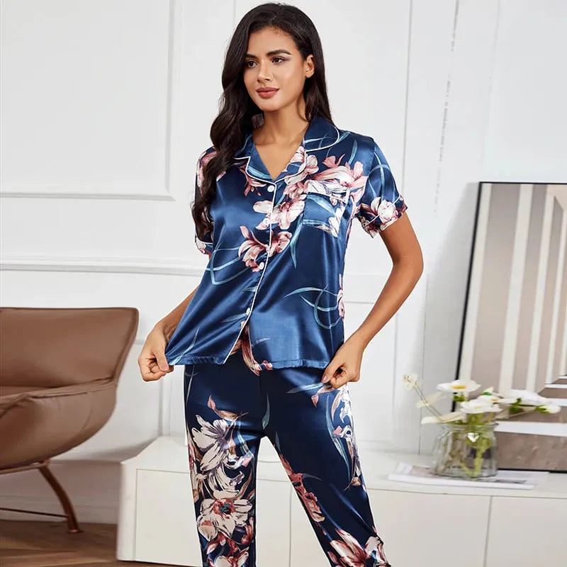 Pijama Feminino Aura Conjunto Leve e Confortável Em Cetim Diversas Estampas | Toque De Seda Confortável