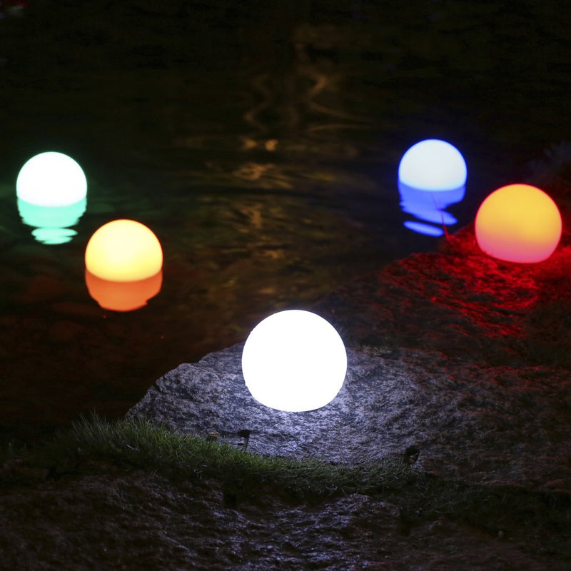 Esfera LED Colorida Impermeável - LuminaSphere